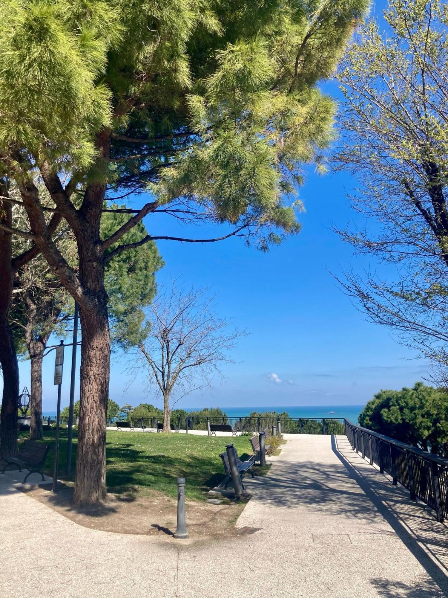 B&B Residenza Leonardo Falconara Marittima Kültér fotó